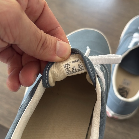 Vans - Picture 6 of 7